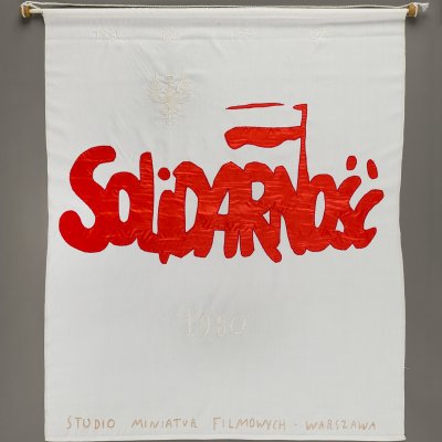 zdjęcie sztandaru z haftem Solidarność
