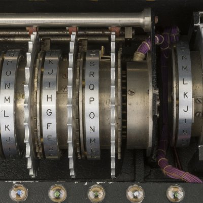 zdjęcie maszyny szyfrującej Enigma