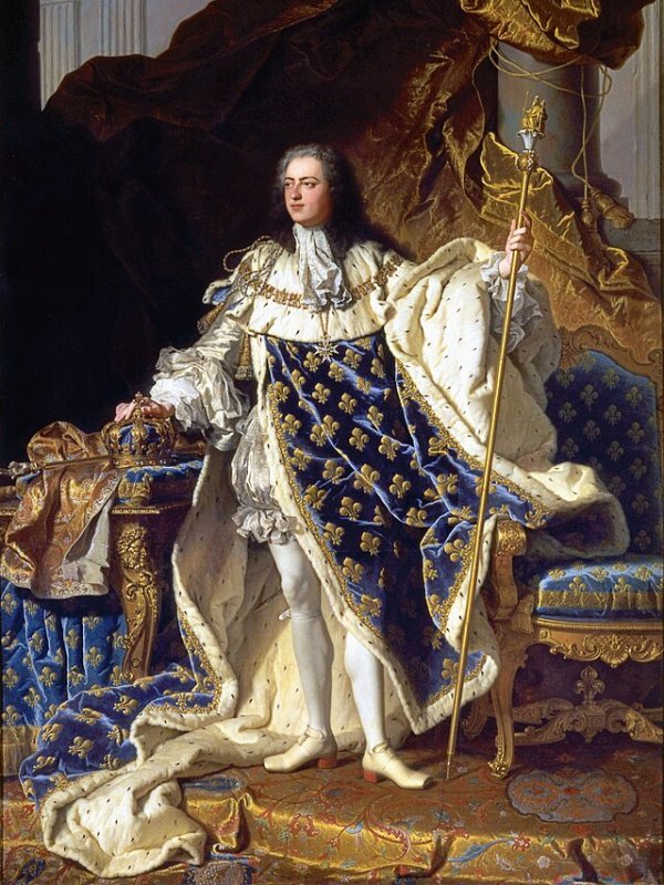 Król w długiej peruce, strój biało-złoto-niebieski