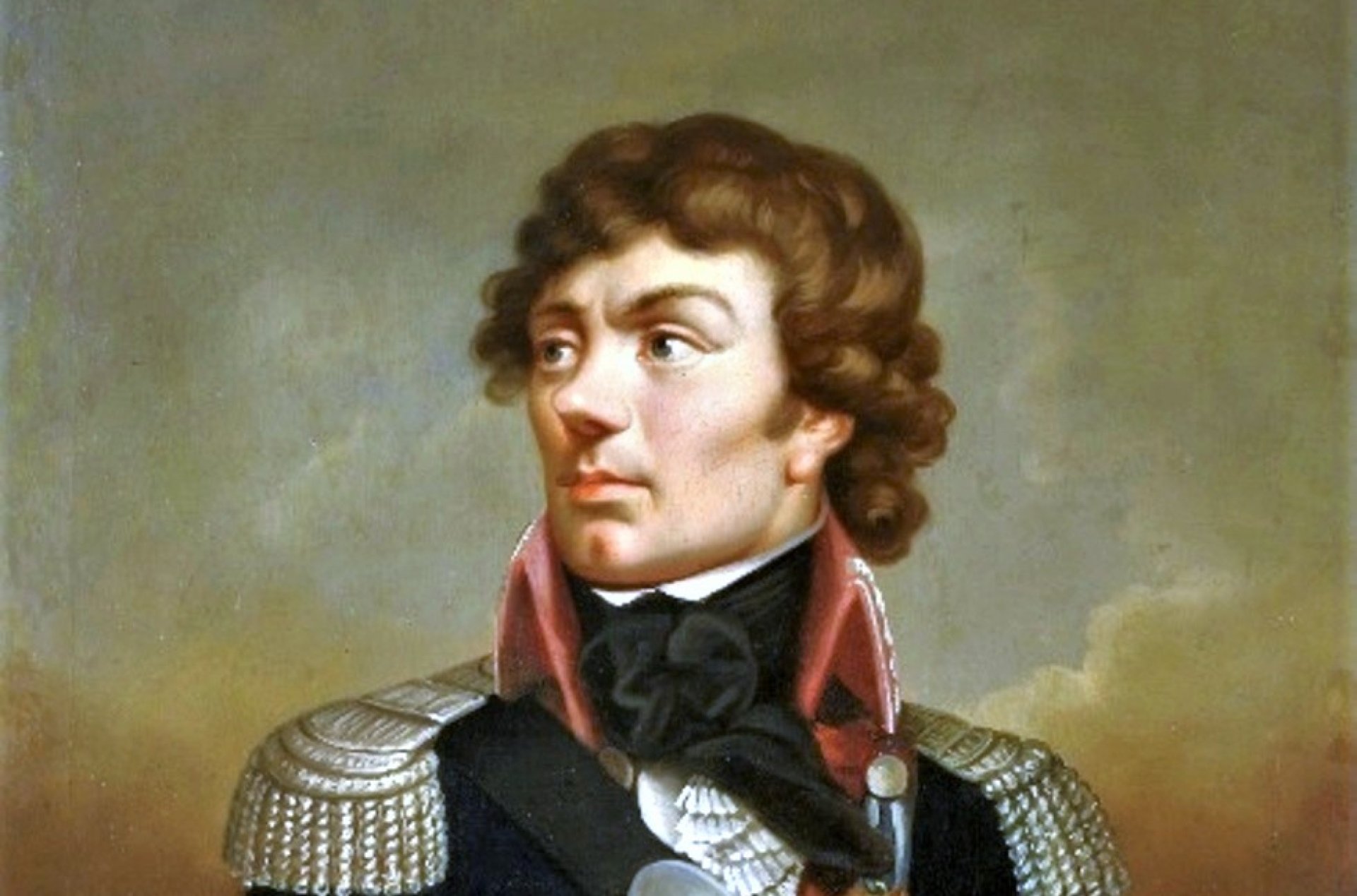 Obraz przedstawiający mężczyznę z charakterystycznym zadartym nosem, falującymi brązowymi włosami, w mundurze, trzymającego zwój papieru w lewej ręce.