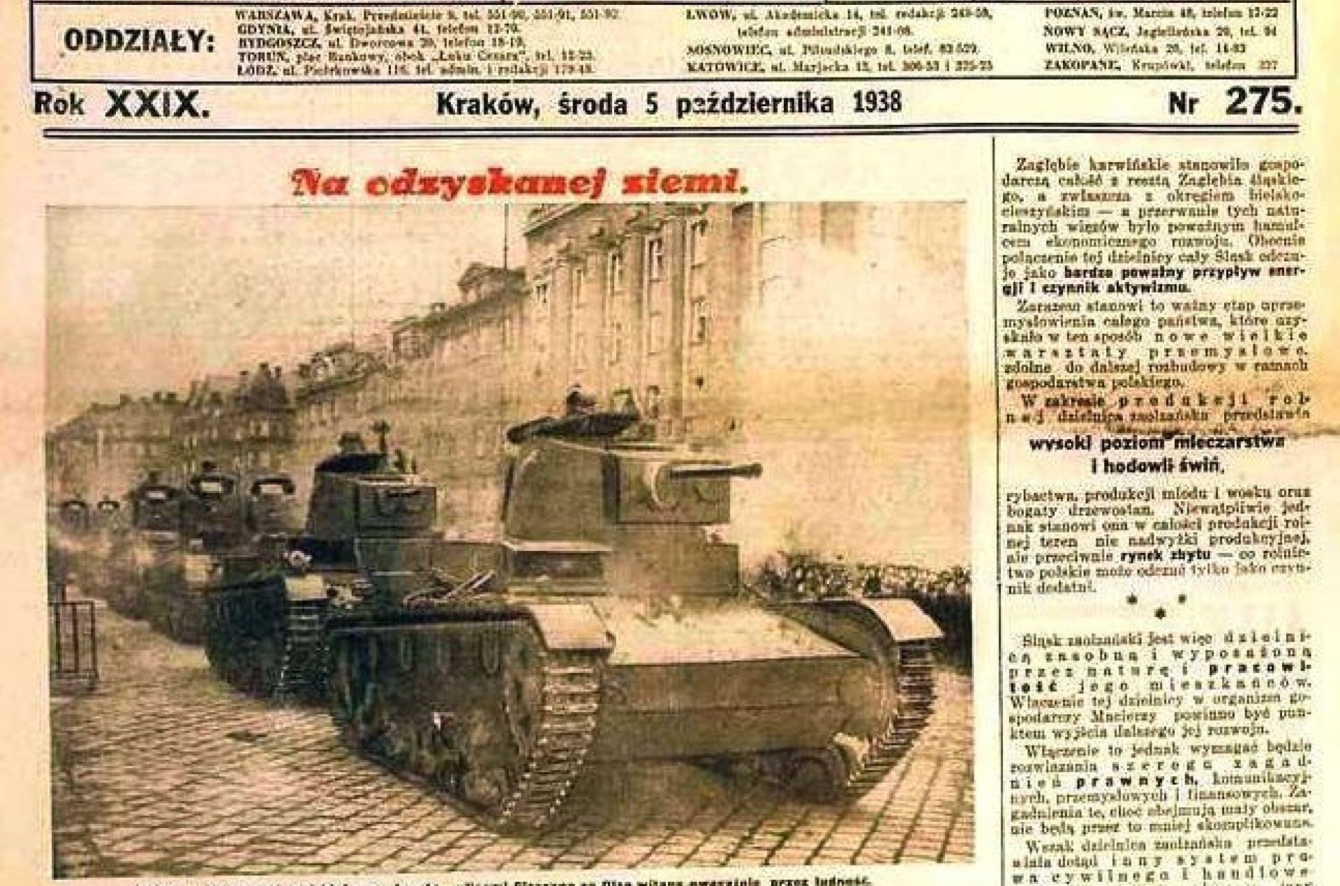 Strona z gazety codziennej z dużym zdjęciem jadących czolgów.