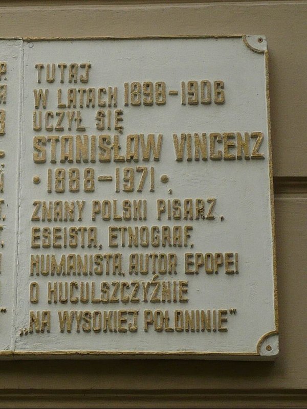 Tablica z napisami w języku polskim i ukraińskim.