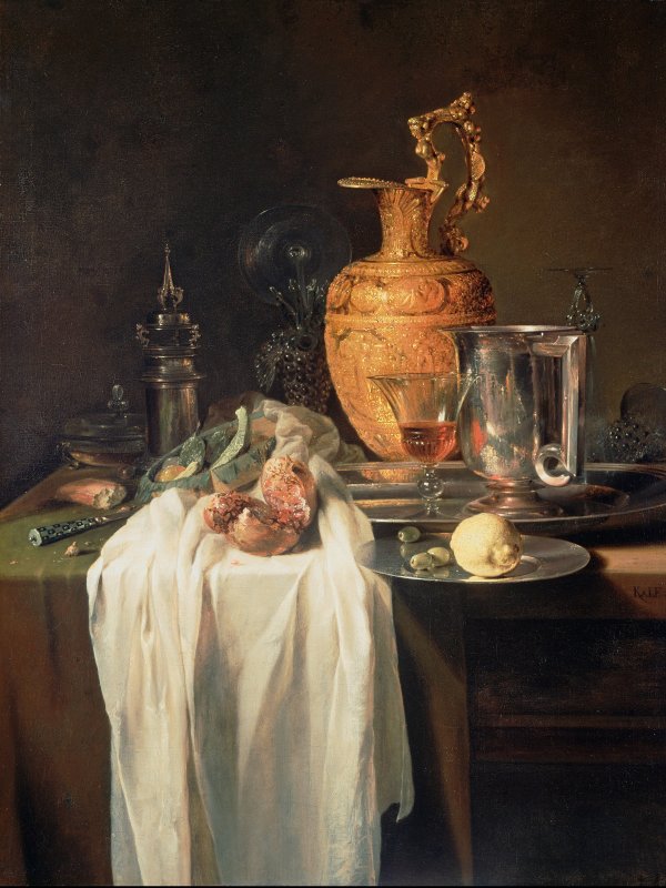 Obraz przedstawia stół ze złotym dzbanem i szklanymi kielichami. Na półmiskach leżą owoce. 