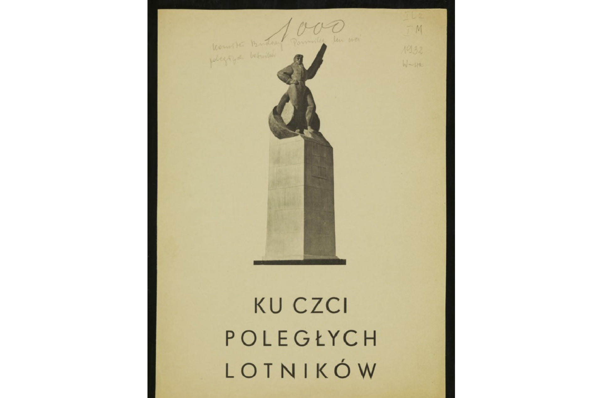 Rysunek przedstawiający pomnik (figura mężczyzny na wysokim postumencie) i podpis: „Ku czci poległych lotników”.