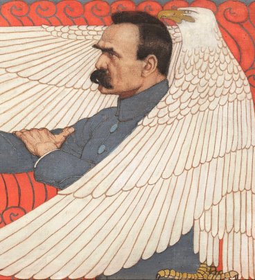 Obraz przedstawia Józefa Piłsudskiego w szarym mundurze, z prawą dłonią wspartą na mieczu. Marszałka osłania skrzydłami wielki biały orzeł.