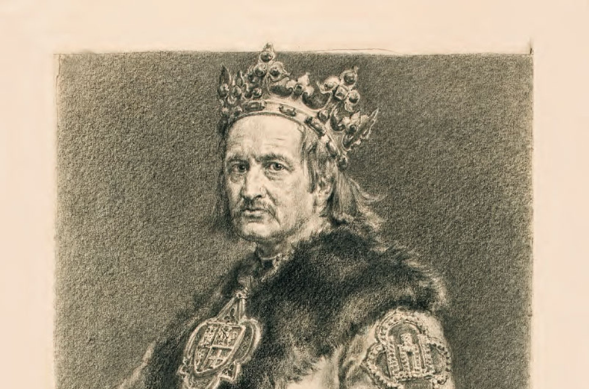 Mężczyzna w koronie i stroju z szerokim futrzanym kołnierzem.