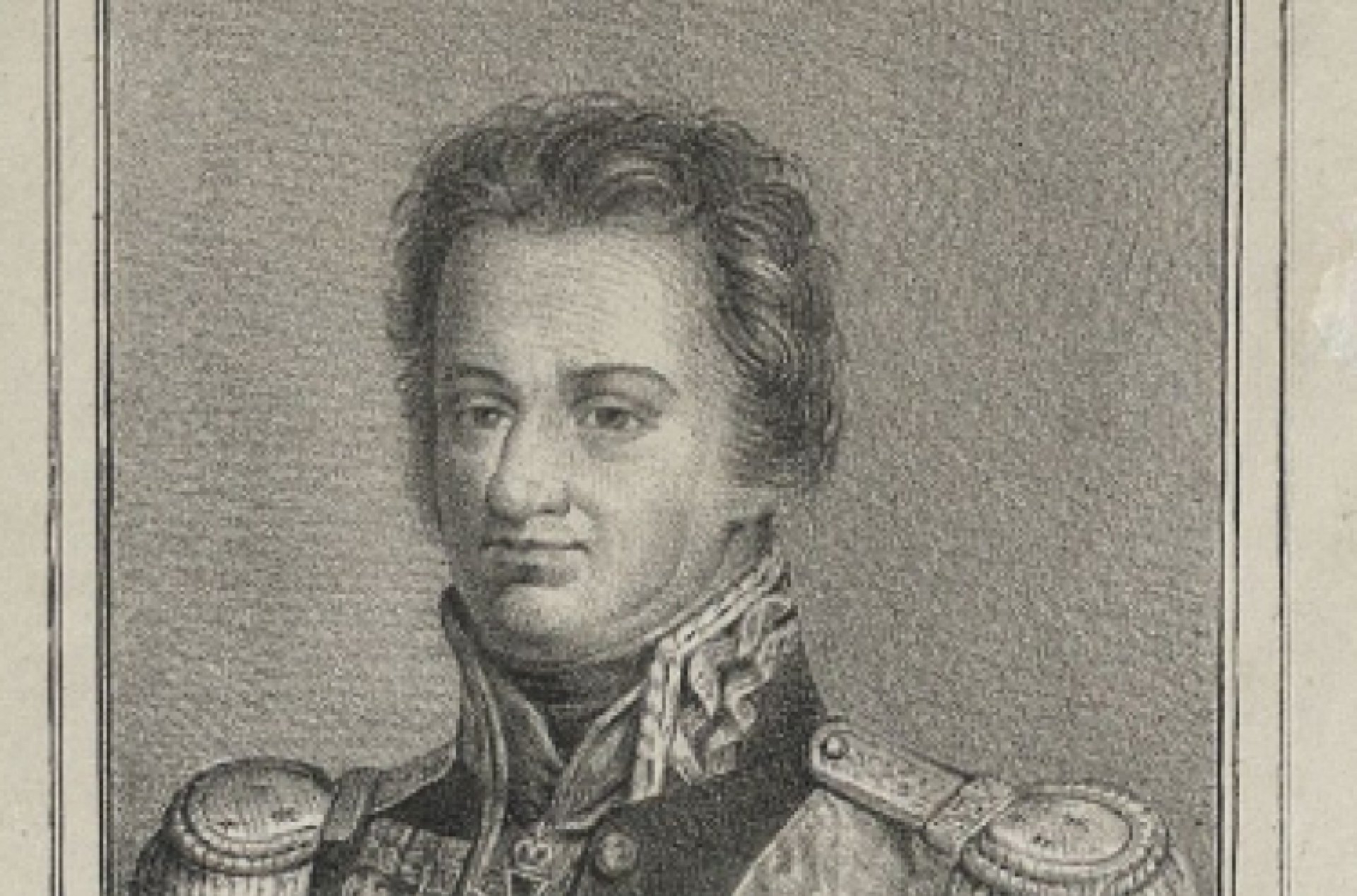 Mężczyzna w mundurze z dużymi epoletami i licznymi odznaczeniami.