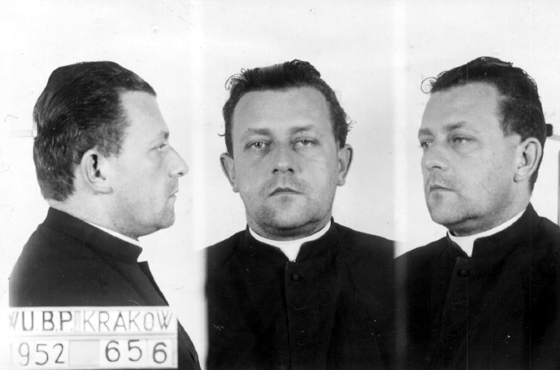 Zdjęcie z profilu, en face, w pozycji trzy czwarte - ciemnowłosy mężczyzna w sutannie i koloratce.